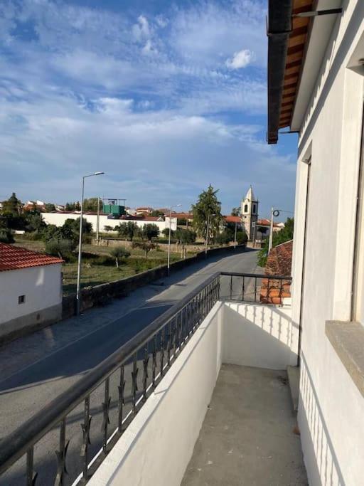 Caminho Da Vila Moradia. Escalos de Cima Exterior foto